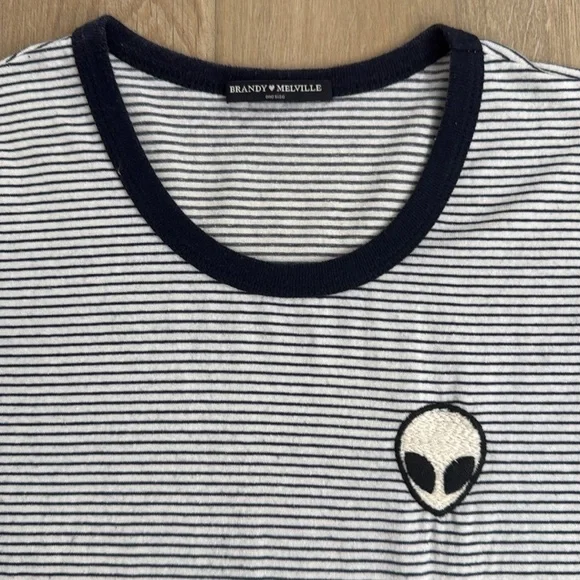 Brandy Melville Alien Patch Decal Tumblr Girl ‘90s Basic Striped Ringer Tee - Picture 3 of 3